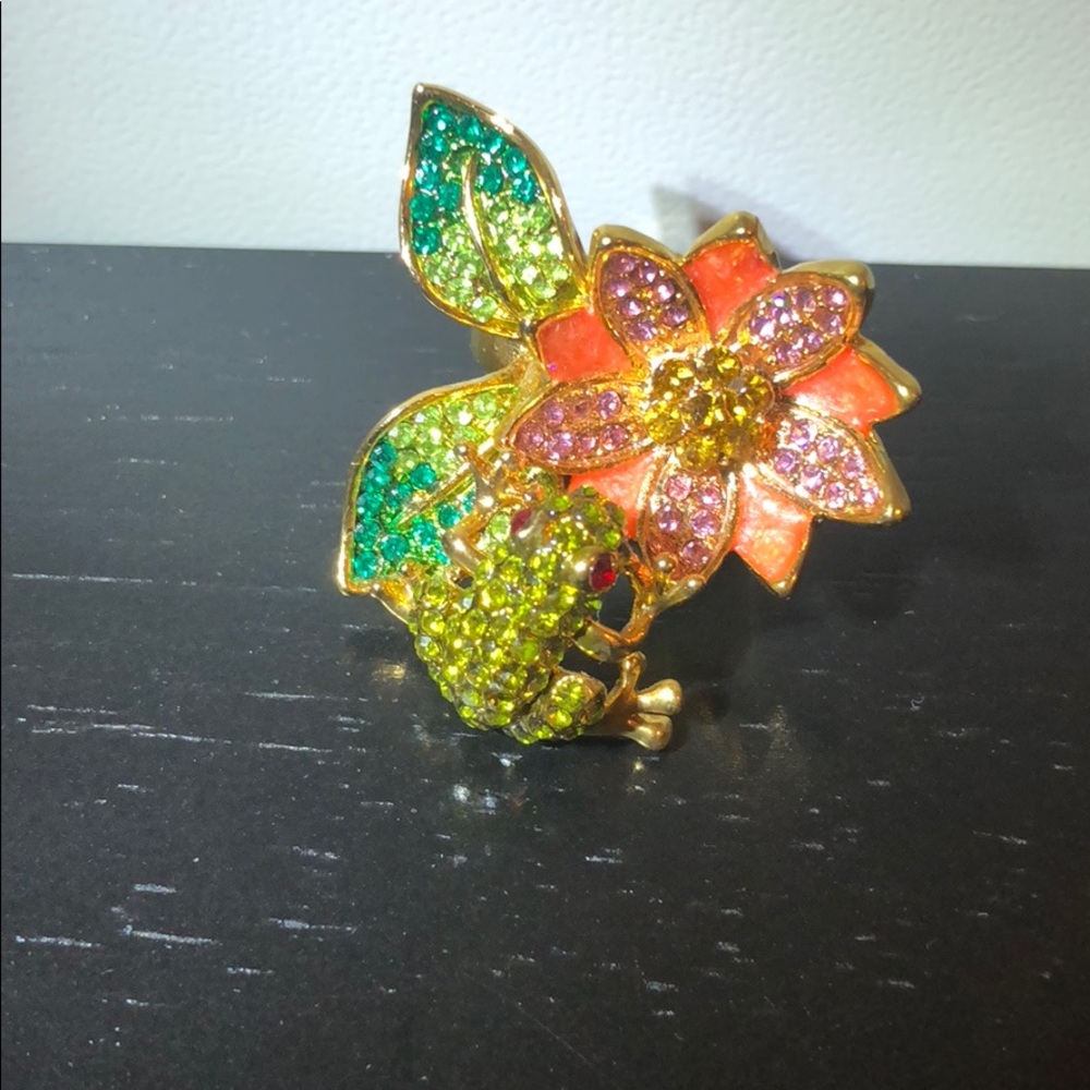 Size 7 good luck frog ring